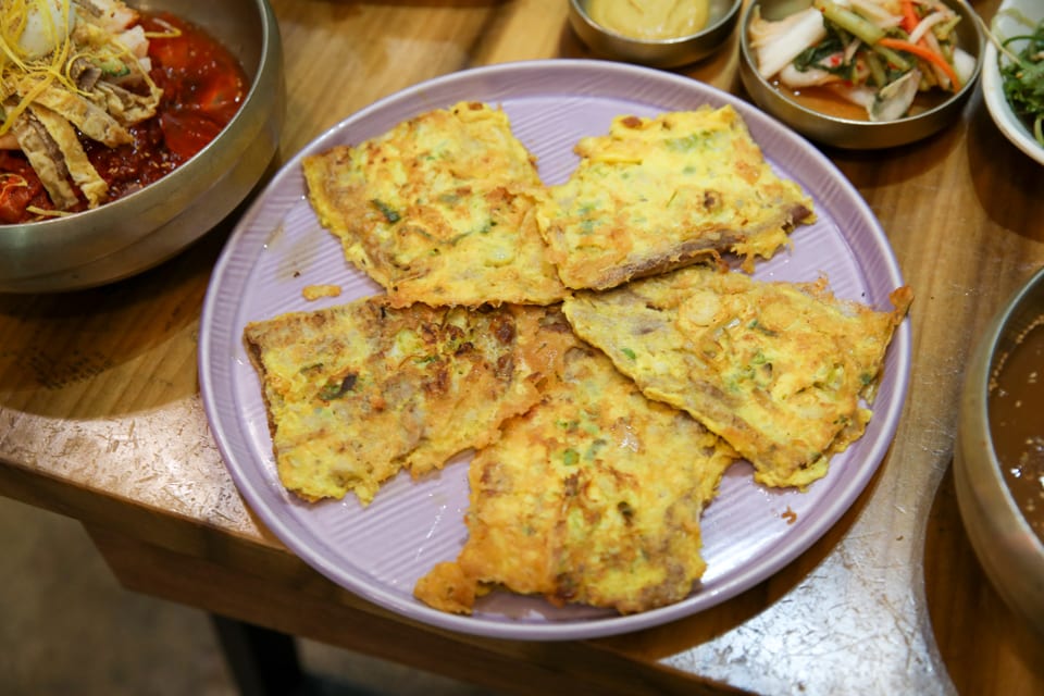 진주 얼치기 주문 즉시 부쳐 내는 진주 육전, 진주 육전냉면 안내 3번째 컷