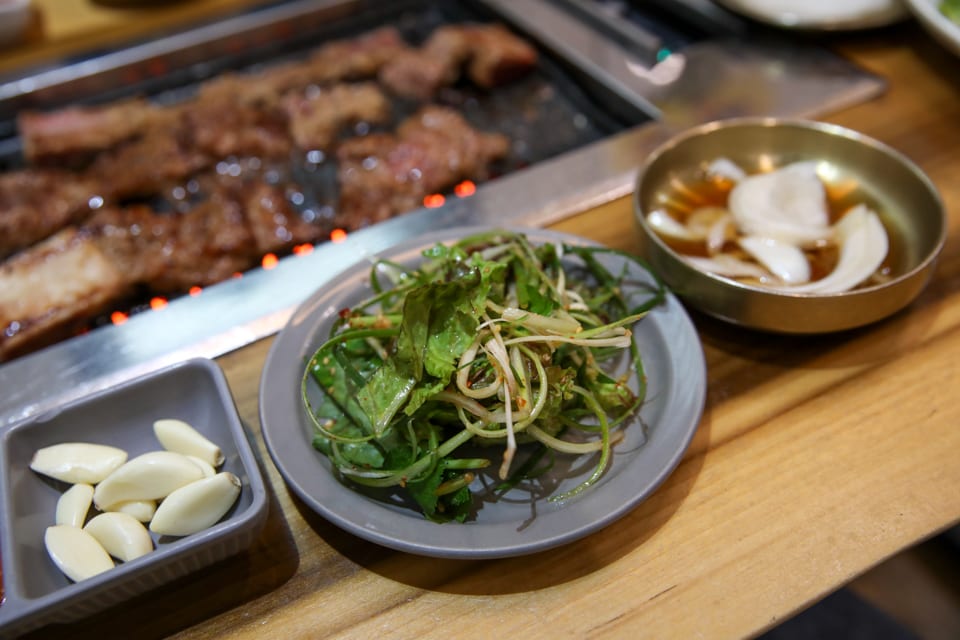 진주 얼치기 고기와 곁들이는 파채무침, 진주 비빔냉면 안내