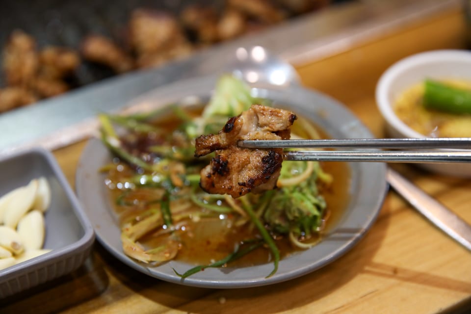 진주 얼치기 양념이 배어든 돼지갈비 한 점, 진주 돼지갈비 안내 2번째 컷