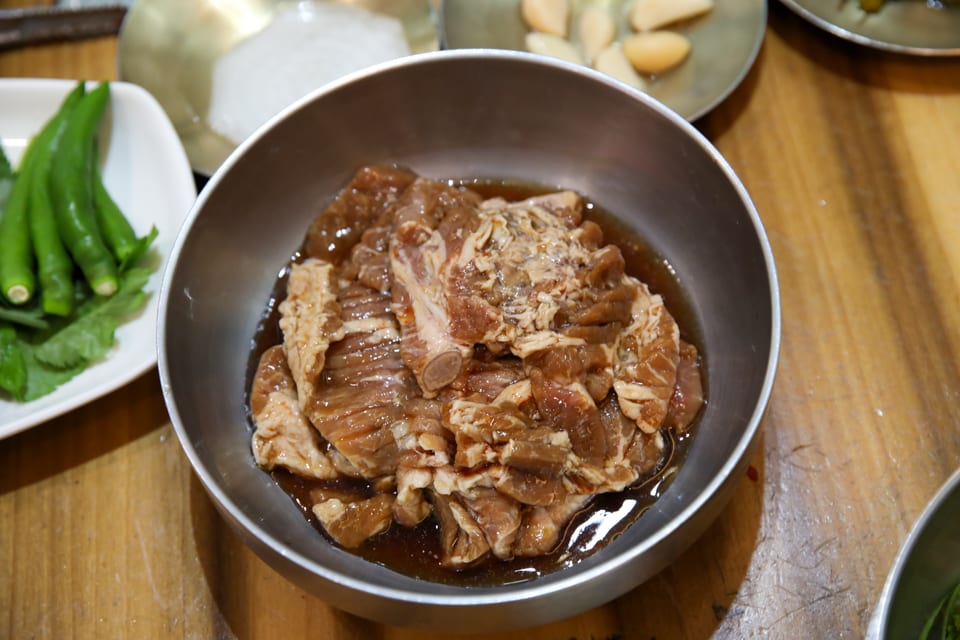 진주 얼치기 양념에 재운 돼지갈비, 진주 돼지갈비 안내 2번째 컷