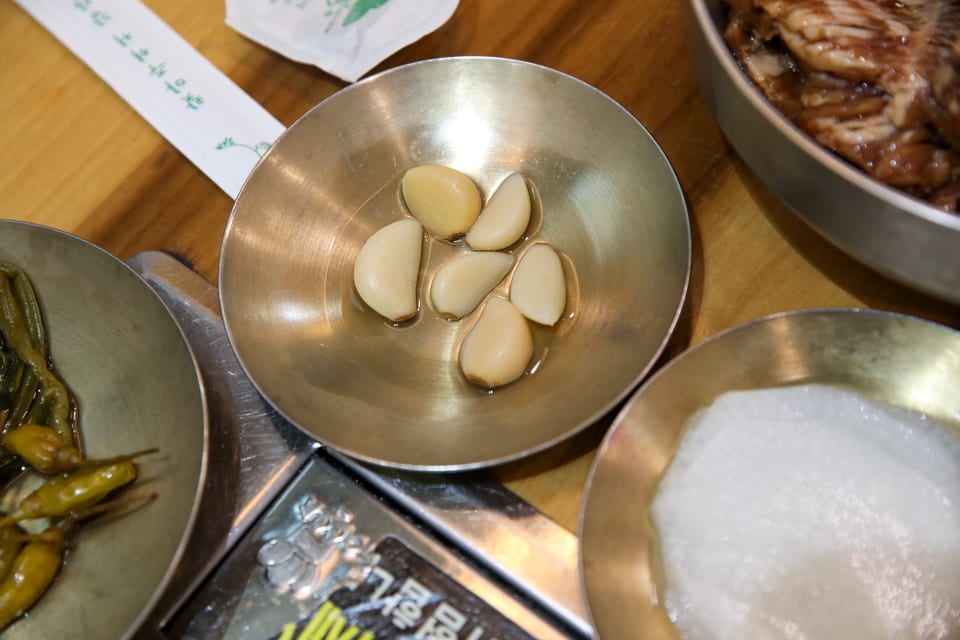 진주 얼치기 마늘쫑장아찌 밑반찬, 진주 돼지갈비 안내