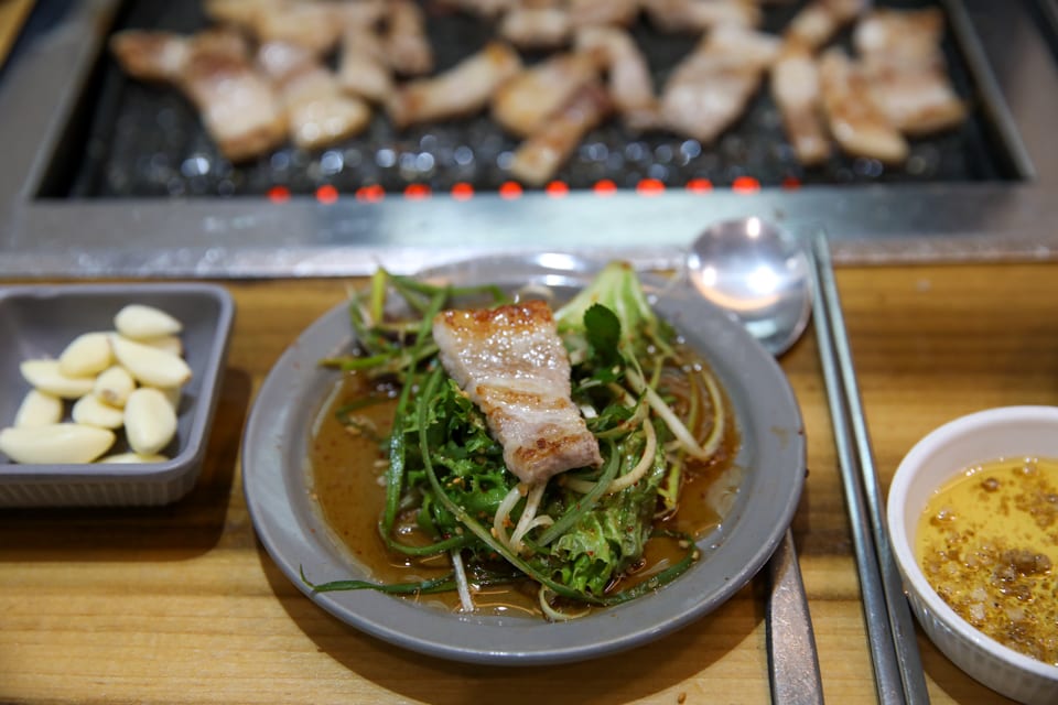 진주 얼치기 노릇하게 구운 삼겹살 한 점, 진주 삼겹살 맛집 안내