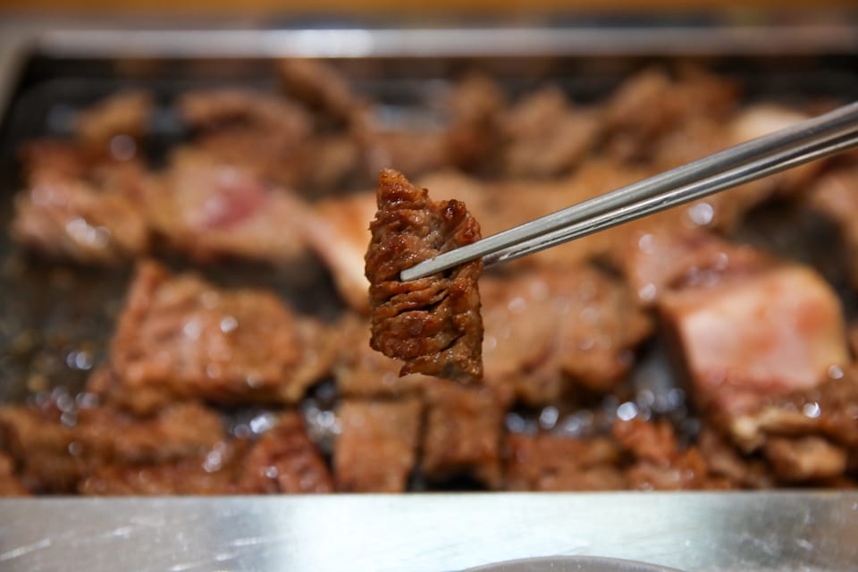 진주 얼치기 잘 익은 소양념갈비 한 점, 진주 소갈비 맛집 안내
