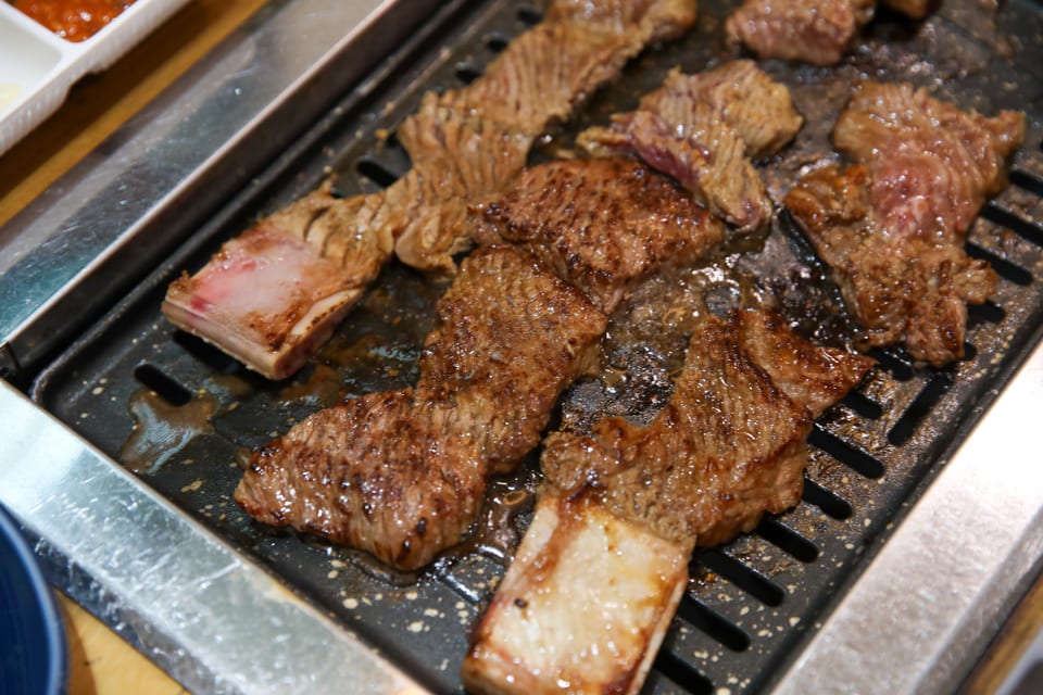 진주 얼치기 불판에 굽는 뼈 없는 칼집 소양념갈비, 진주 소갈비 맛집 안내 3번째 컷