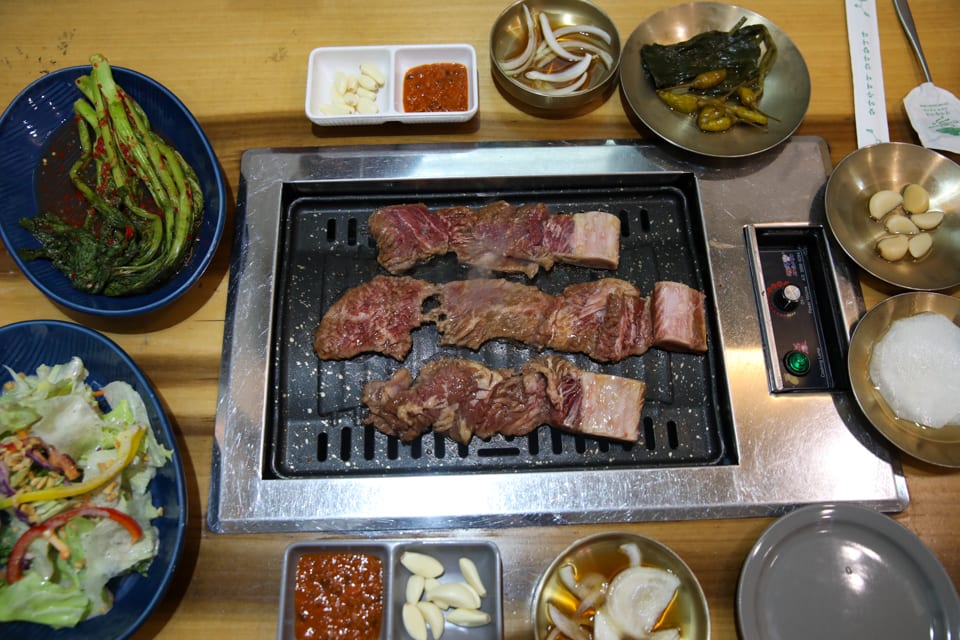 진주 얼치기 소양념갈비 굽는 동안의 전체 상차림, 진주 소갈비 맛집 안내 2번째 컷