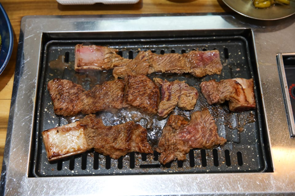 진주 얼치기 불판에 굽는 뼈 없는 칼집 소양념갈비, 주약동 맛집 안내