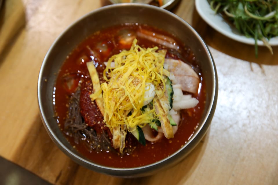 진주 얼치기 물냉면과 비빔냉면을 함께 담은 반반냉면, 섞음냉면 안내 2번째 컷