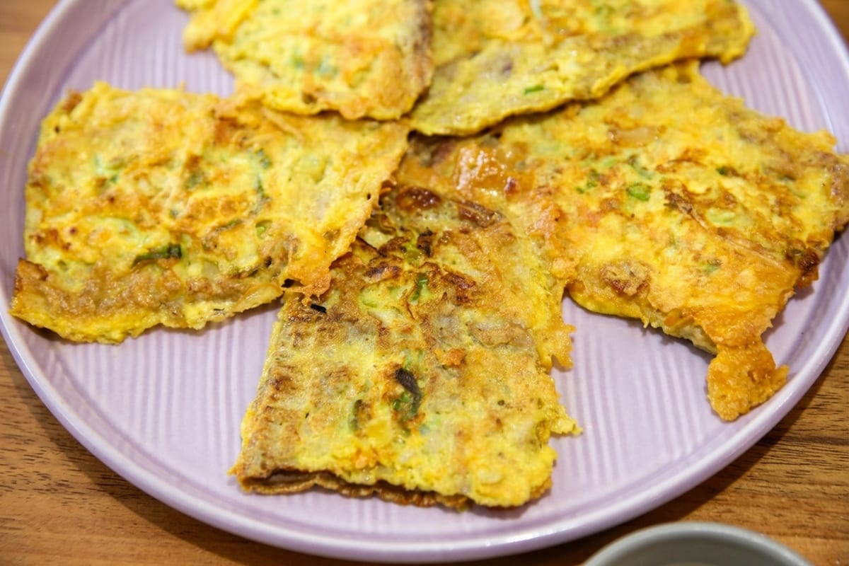 진주 얼치기 주문 즉시 부쳐 내는 진주 육전, 섞음냉면 안내