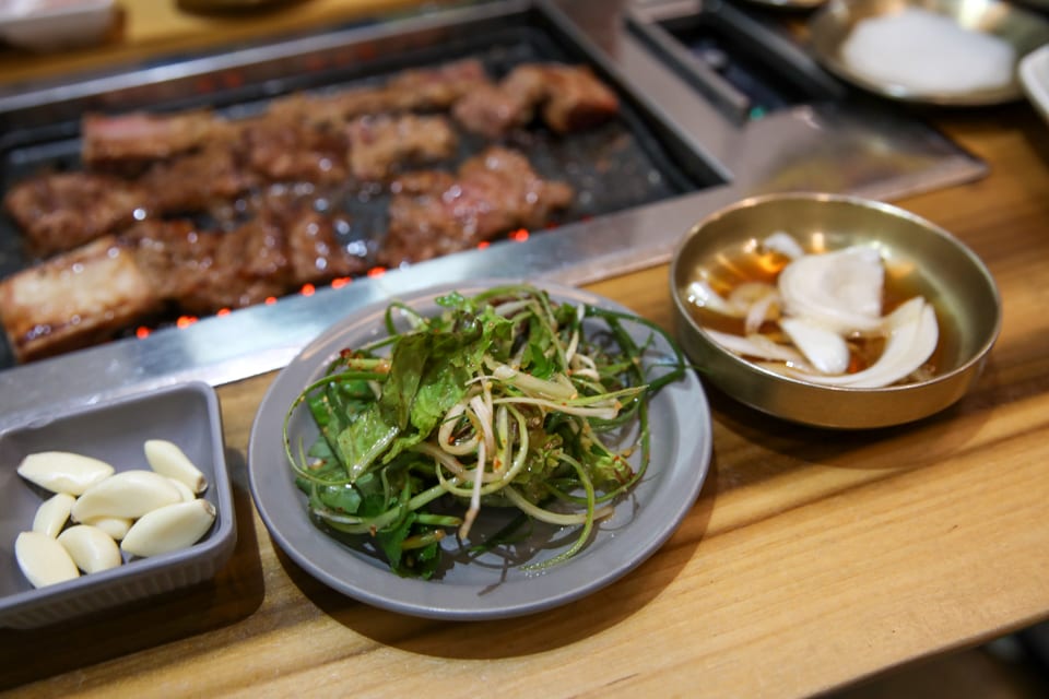 진주 얼치기 고기와 곁들이는 파채무침, 얼치기 메뉴 안내