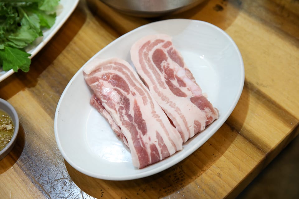 진주 얼치기 굽기 전 한돈 생삼겹살, 얼치기 메뉴 안내