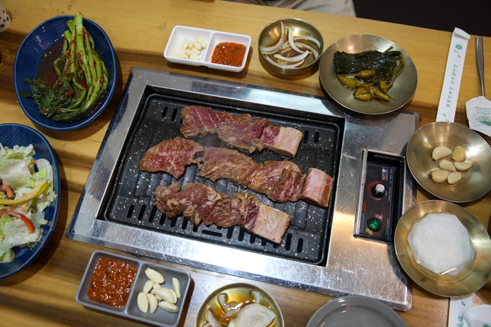 진주 얼치기 소양념갈비 굽는 동안의 전체 상차림, 진주 제일병원 근처 맛집 안내 2번째 컷