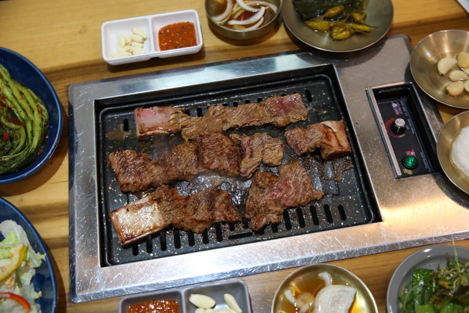 진주 얼치기 소양념갈비 굽는 동안의 전체 상차림, 진주 제일병원 근처 맛집 안내