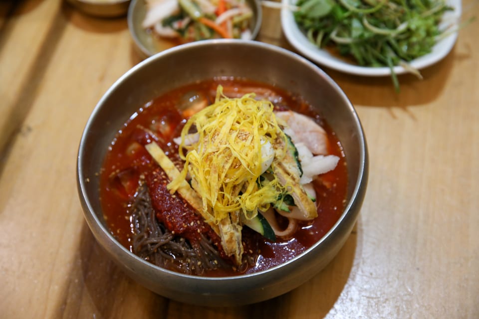 진주 얼치기 물냉면과 비빔냉면을 함께 담은 반반냉면, 진주 데이트 맛집·저녁 모임 안내
