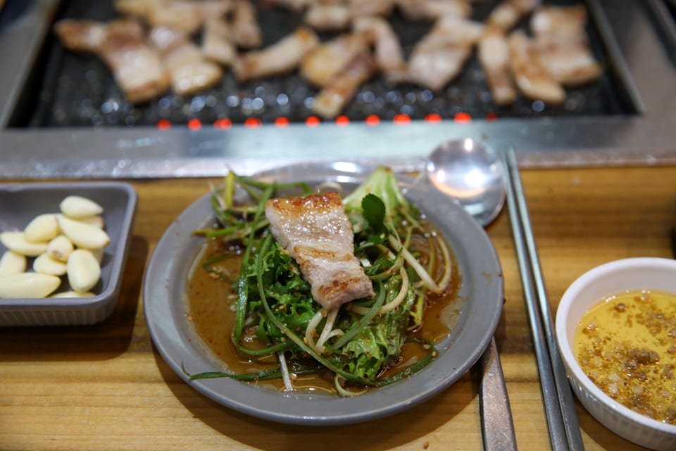 진주 얼치기 노릇하게 구운 삼겹살 한 점, 진주 데이트 맛집·저녁 모임 안내