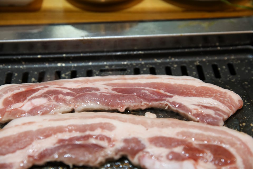 진주 얼치기 불판에 익어 가는 한돈 생삼겹살, 진주 데이트 맛집·저녁 모임 안내 3번째 컷