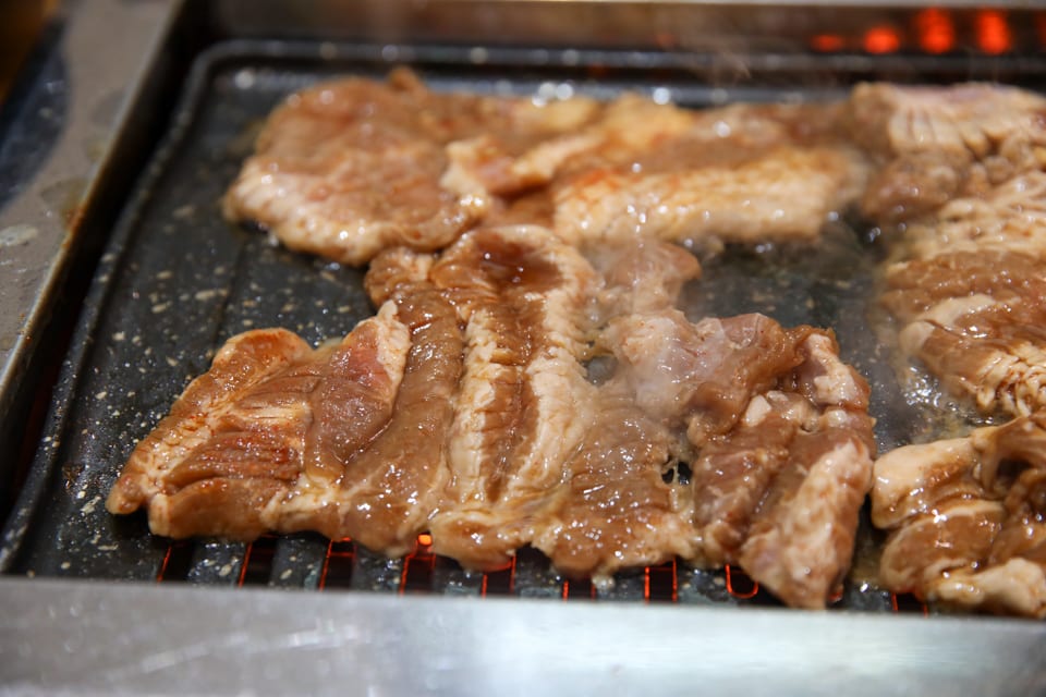 진주 얼치기 불판에 굽는 양념돼지갈비, 진주 회식 장소 안내