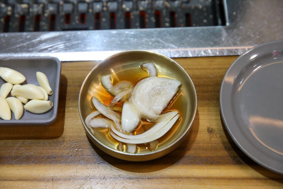 진주 얼치기 고기에 곁들이는 양파, 진주 혼밥 안내