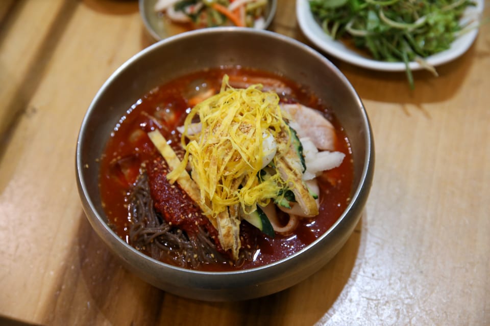 진주 얼치기 물냉면과 비빔냉면을 함께 담은 반반냉면, 진주냉면 평양냉면 차이 안내