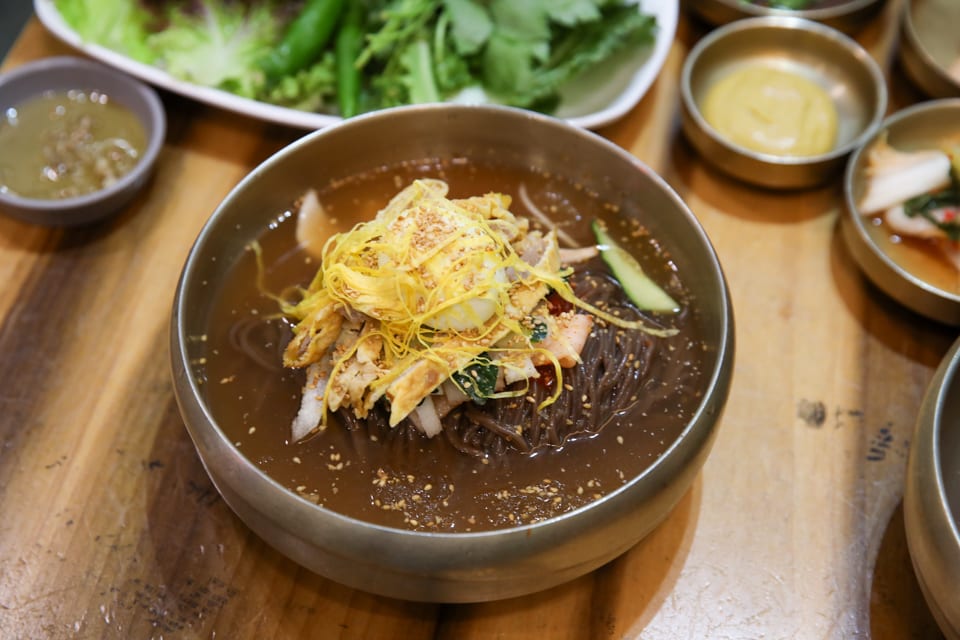 진주 얼치기 살얼음 동치미 육수의 원조 진주 물냉면, 얼치기 뜻·성찬익수 안내 2번째 컷