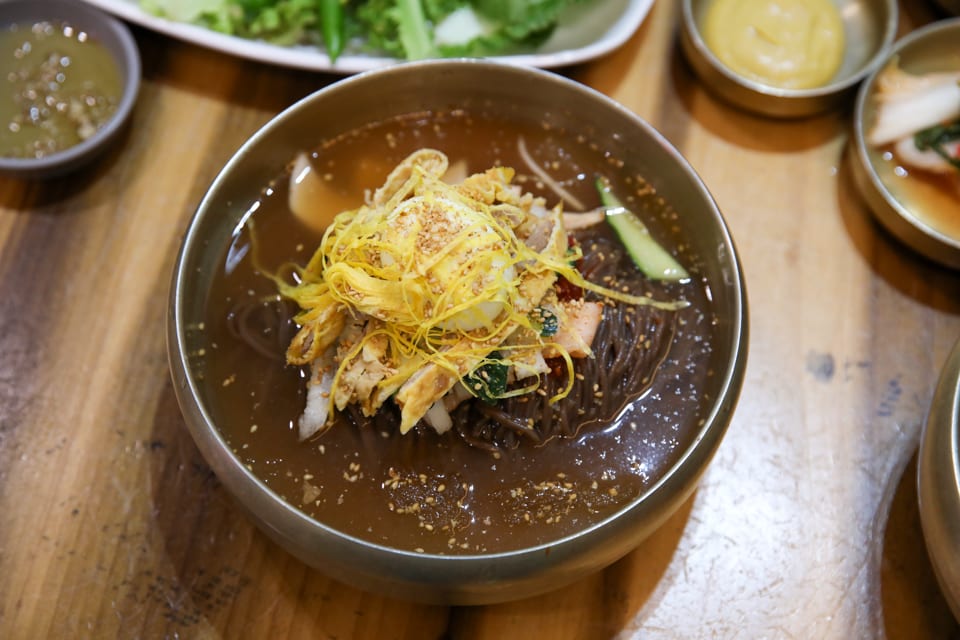 진주 얼치기 살얼음 동치미 육수의 원조 진주 물냉면, 얼치기 뜻·성찬익수 안내 3번째 컷