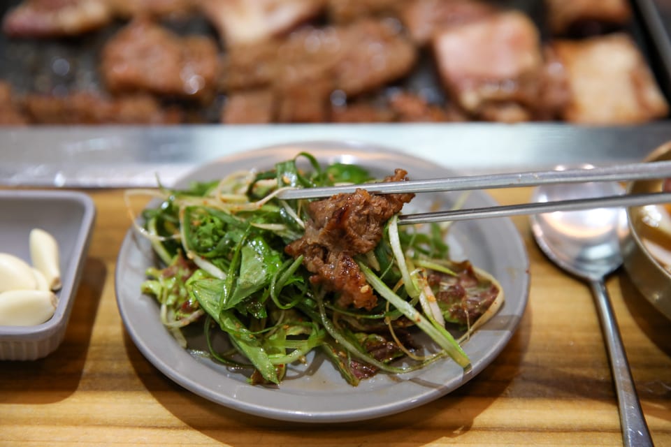 진주 얼치기 잘 익은 소양념갈비 한 점, 육전 파채무침 안내 2번째 컷
